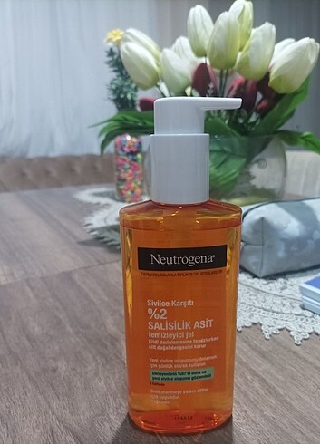 Neutrogena sivilce karşıtı temizleyici jel