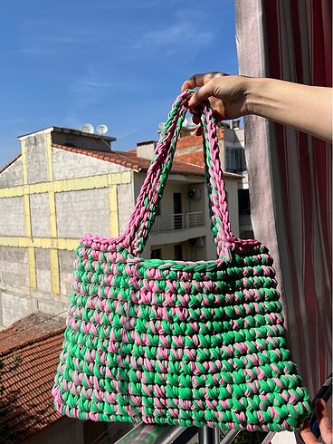 Pembe yeşil örgü çanta