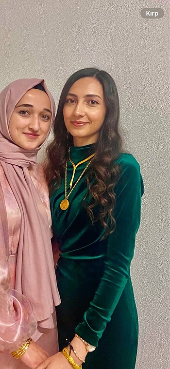 Zümrüt yeşil kadife elbise