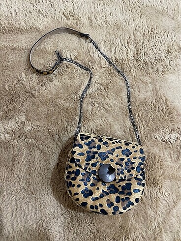 Leoparlı çanta