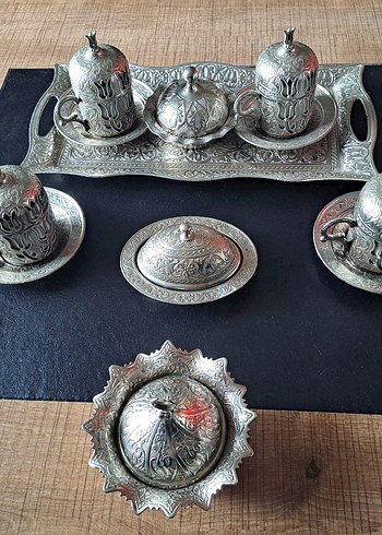 İşlemeli 4 Adet fincan takımı 3 Adet lokumluk tepsi le beraber - Görsel 2