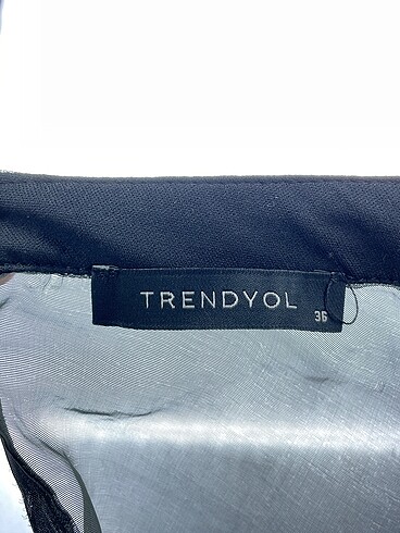 36 Beden siyah Renk Trendyol & Milla Bluz %70 İndirimli.