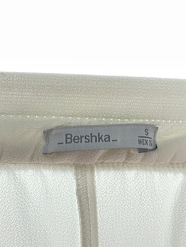 s Beden beyaz Renk Bershka Kumaş Pantolon %70 İndirimli.