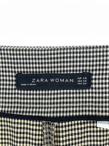 xs Beden çeşitli Renk Zara Kumaş Pantolon %70 İndirimli.