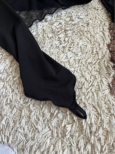 Diğer Tül ve parmak detaylı crop