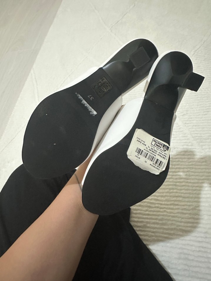 Beyaz Stiletto Topuklu Minimalist Kadın Terlik - Görsel 4