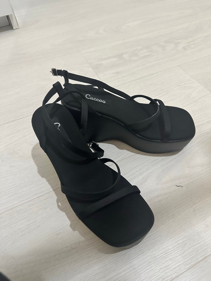 Siyah Dolgu Topuklu Kadın Sandalet - Görsel 2