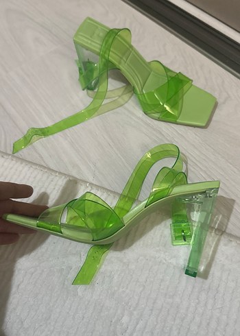 Şeffaf Yeşil Yılan Baskılı Kadın Topuklu Terlik - Görsel 2