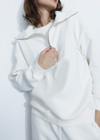 Kadın Beyaz Yarım Fermuarlı Sweatshirt - Görsel 3