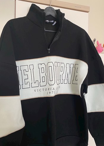 Yakalı Siyah Sweatshirt - Görsel 2