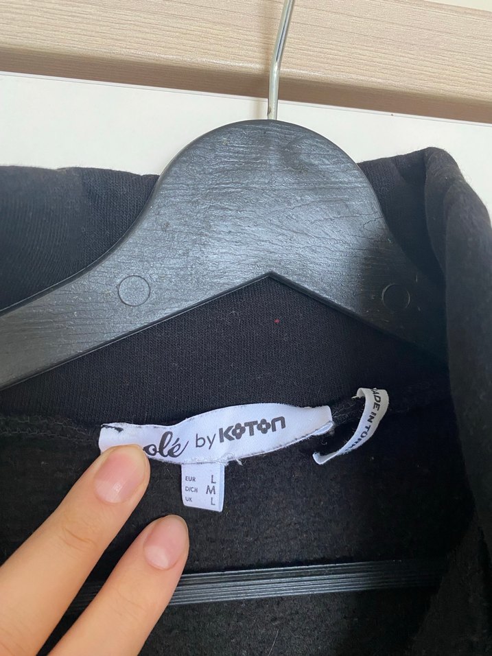 Yakalı Siyah Sweatshirt - Görsel 3