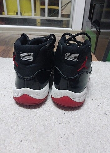 43 Beden Jordan 11 retro bred