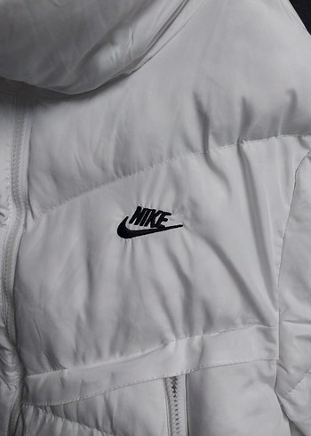 Beyaz Nike Fermuarlı Kadın Kışlık Mont - Görsel 3