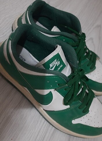 Yeşil Nike spor ayakkabı 