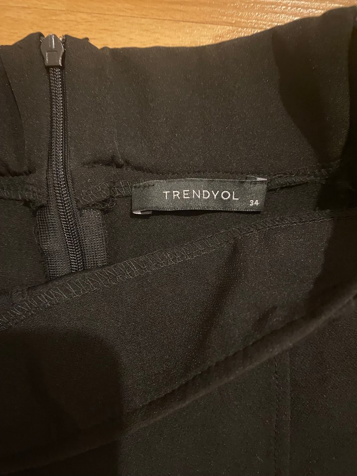 Siyah Mini Yırtmaçlı Şort Etek - Görsel 4