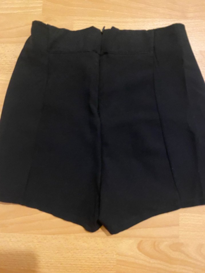 Siyah Mini Yırtmaçlı Şort Etek - Görsel 2