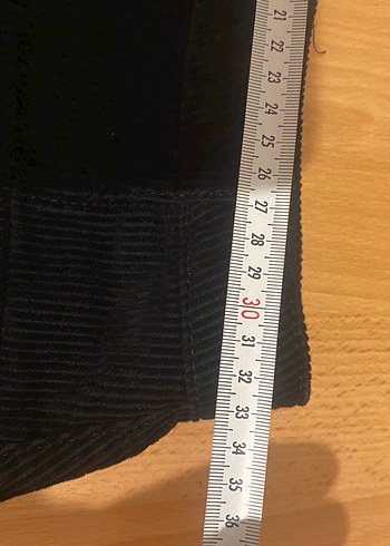 Stradivarius Düğmeli Siyah Kadife Mini Etek - Görsel 4