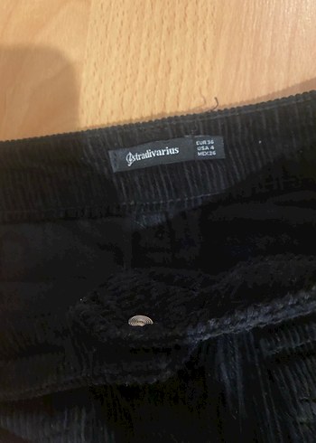 Stradivarius Düğmeli Siyah Kadife Mini Etek - Görsel 2