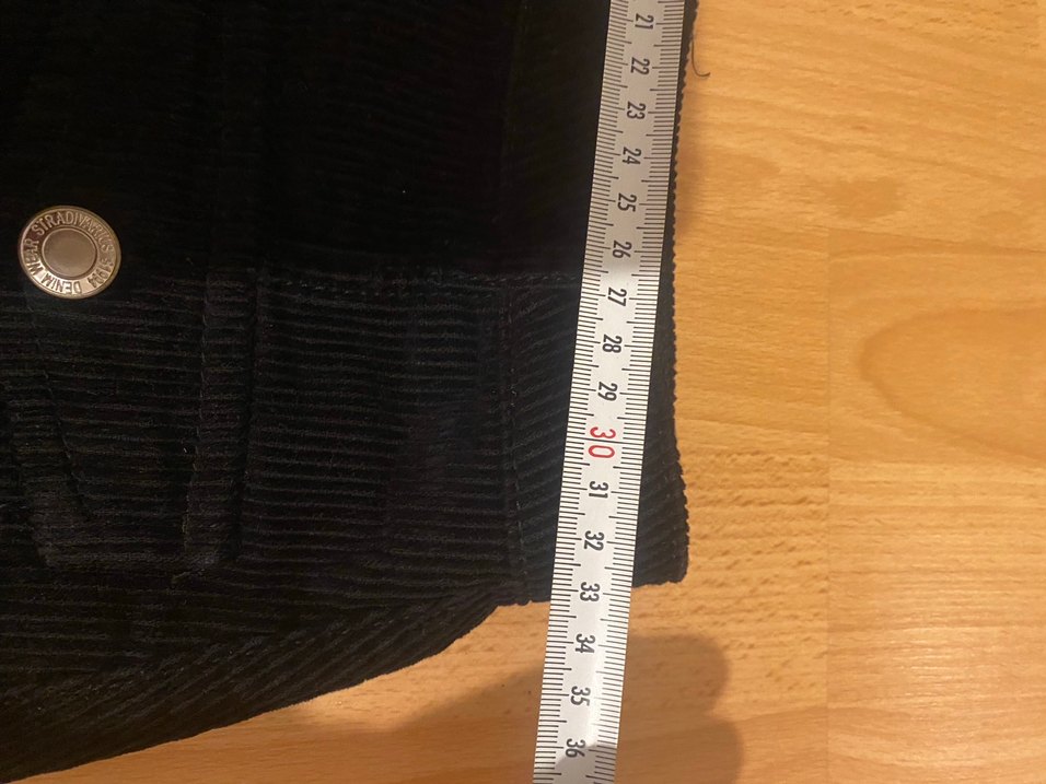 Stradivarius Düğmeli Siyah Kadife Mini Etek - Görsel 4