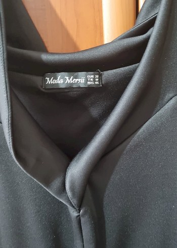 Siyah V Yaka Pilili Kısa Elbise - Görsel 2