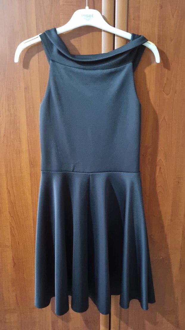 Siyah V Yaka Pilili Kısa Elbise - Görsel 3