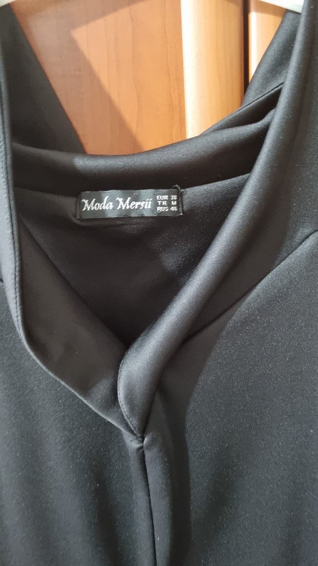 Siyah V Yaka Pilili Kısa Elbise - Görsel 2