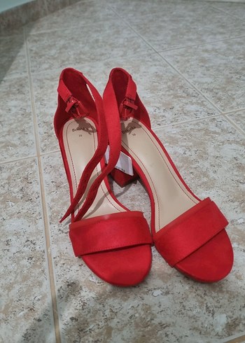 BERSHKA Kırmızı Süet Tokalı Topuklu Kadın Ayakkabı - Görsel 4