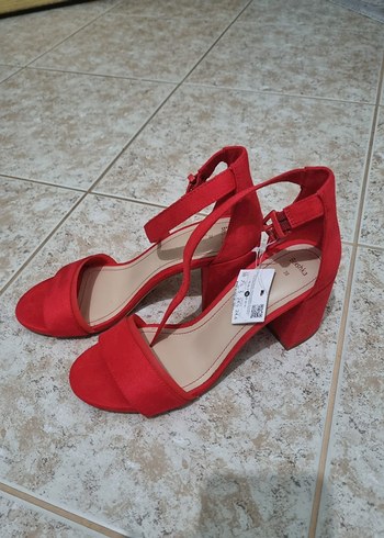 BERSHKA Kırmızı Süet Tokalı Topuklu Kadın Ayakkabı - Görsel 3