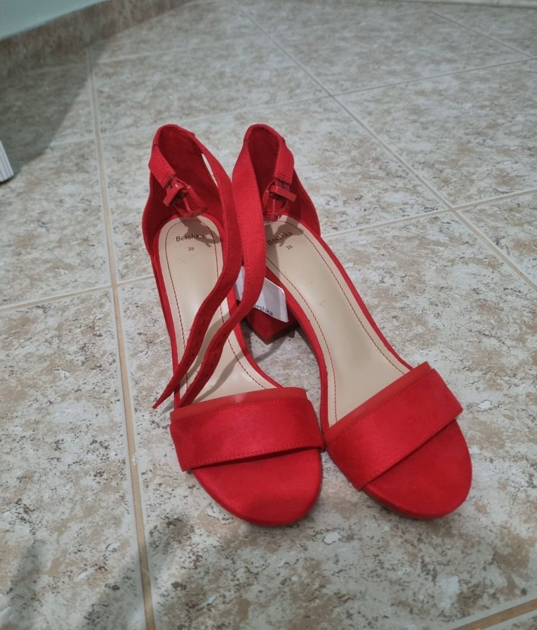 BERSHKA Kırmızı Süet Tokalı Topuklu Kadın Ayakkabı - Görsel 4