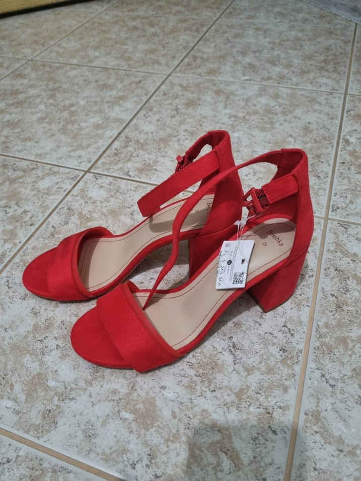 BERSHKA Kırmızı Süet Tokalı Topuklu Kadın Ayakkabı - Görsel 3