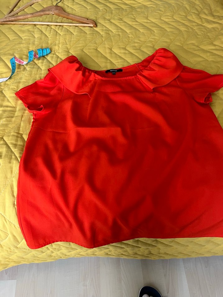 Kısa Kollu Kırmızı Fırfırlı Bluz - Görsel 3