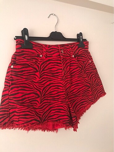 m Beden Kırmızı zebra desenli şort