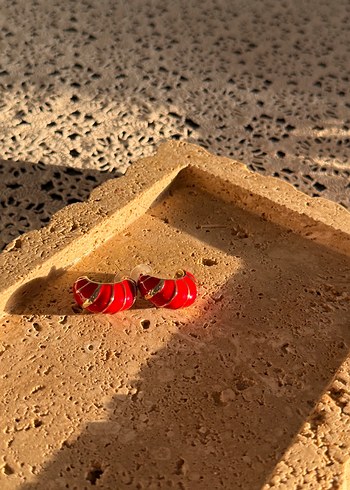 Parlak Kırmızı Boncuklu Mini Küpe