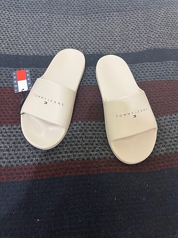 Tommy Hilfiger terlik