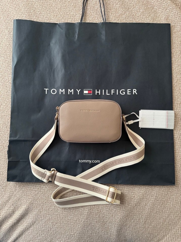 Tommy Hilfiger Çantası - Görsel 3
