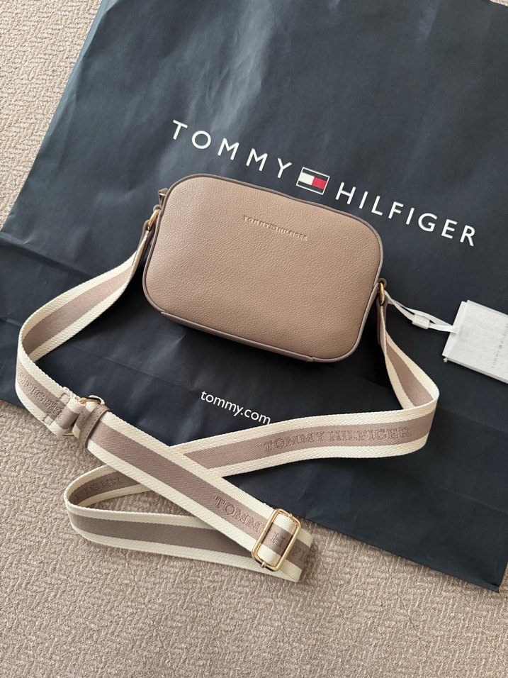 Tommy Hilfiger Çantası - Görsel 4