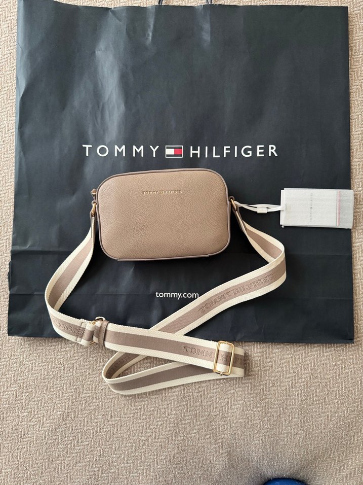 Tommy Hilfiger Çantası - Görsel 2