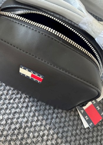 Tommy Hilfiger Siyah Kadın Deri Çapraz Çanta - Görsel 3