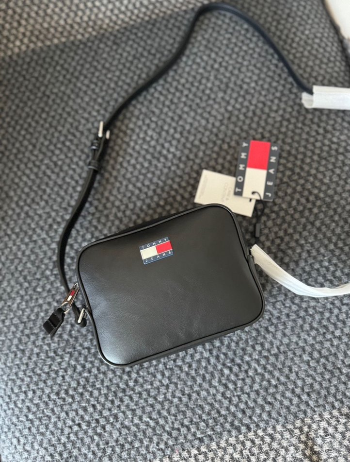 Tommy Hilfiger Siyah Kadın Deri Çapraz Çanta - Görsel 5