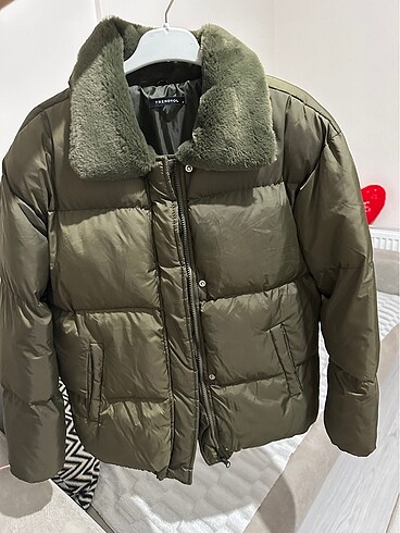 Trendyol & Milla Kürk detaylı şişme mont