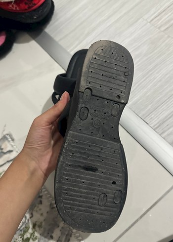 Tokalı Siyah Dolgu Topuklu Kadın Terlik - Görsel 4