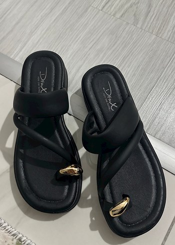 Tokalı Siyah Dolgu Topuklu Kadın Terlik - Görsel 2