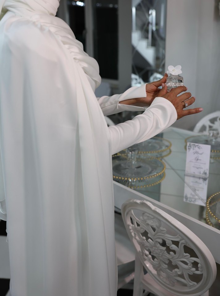 Beyaz Uzun Drapeli Özel gün elbise - Görsel 2