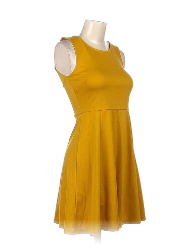 H&M H&M Kısa Elbise %70 İndirimli.