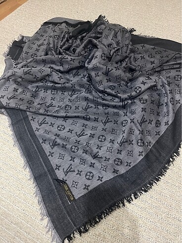  Beden Louis Vuitton Şal