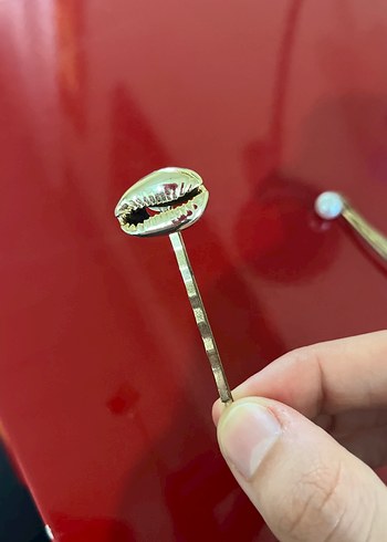 Minimalist Altın Renk Metal Saç Tokası - Görsel 4