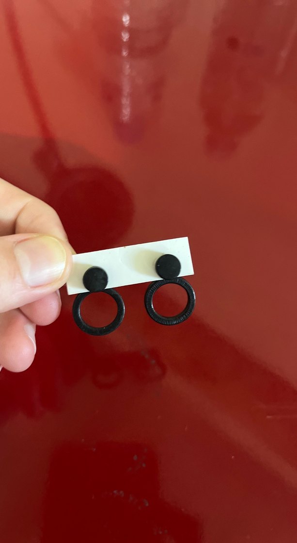 Siyah Mini Kemerli Minimalist Küpeler - Görsel 4