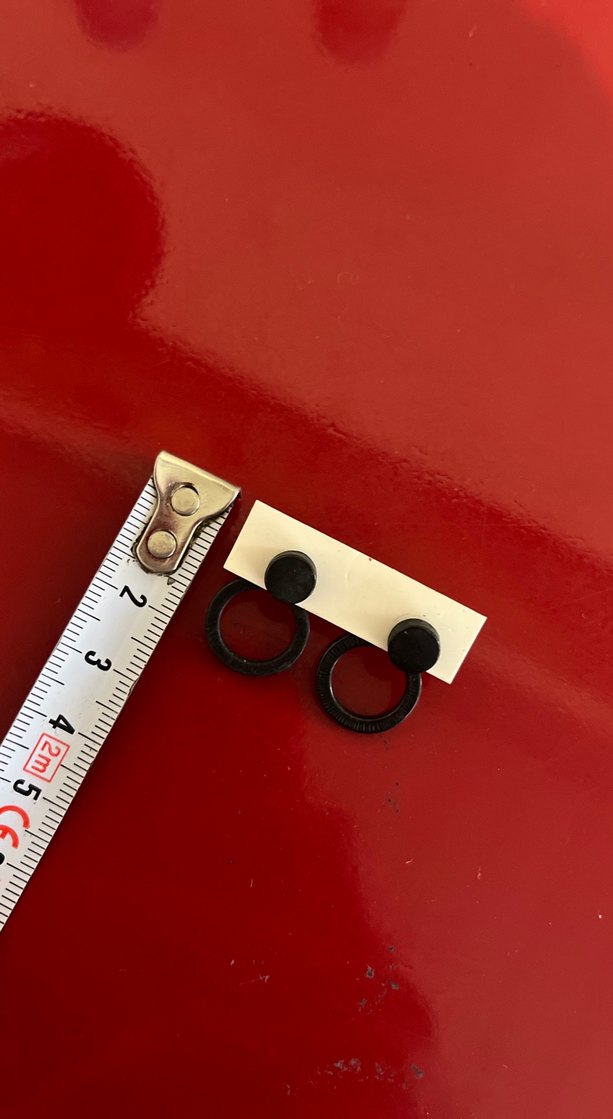 Siyah Mini Kemerli Minimalist Küpeler - Görsel 5