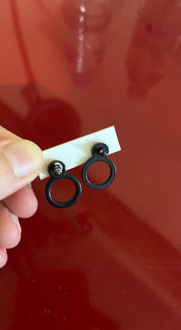 Siyah Mini Kemerli Minimalist Küpeler - Görsel 2