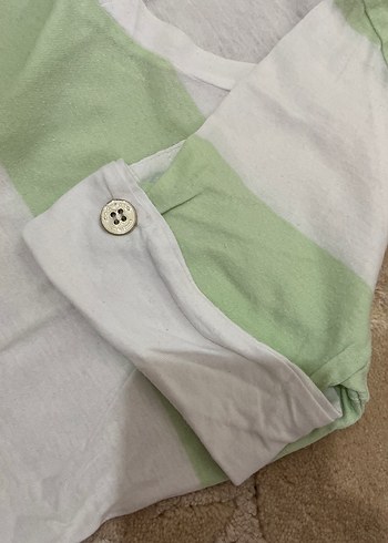 V Yaka Yeşil Beyaz Çizgili Kadın Tişört - Görsel 8